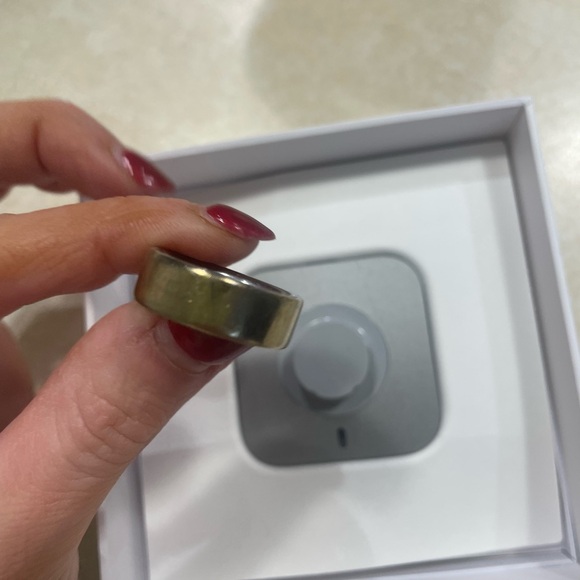 Oura Ring 4 size 9 GOLD - Picture 2 of 4